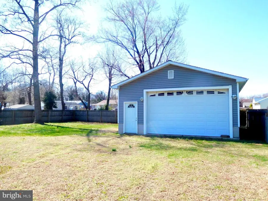 8384 Forest Dr, Pasadena, MD 21122 - #3