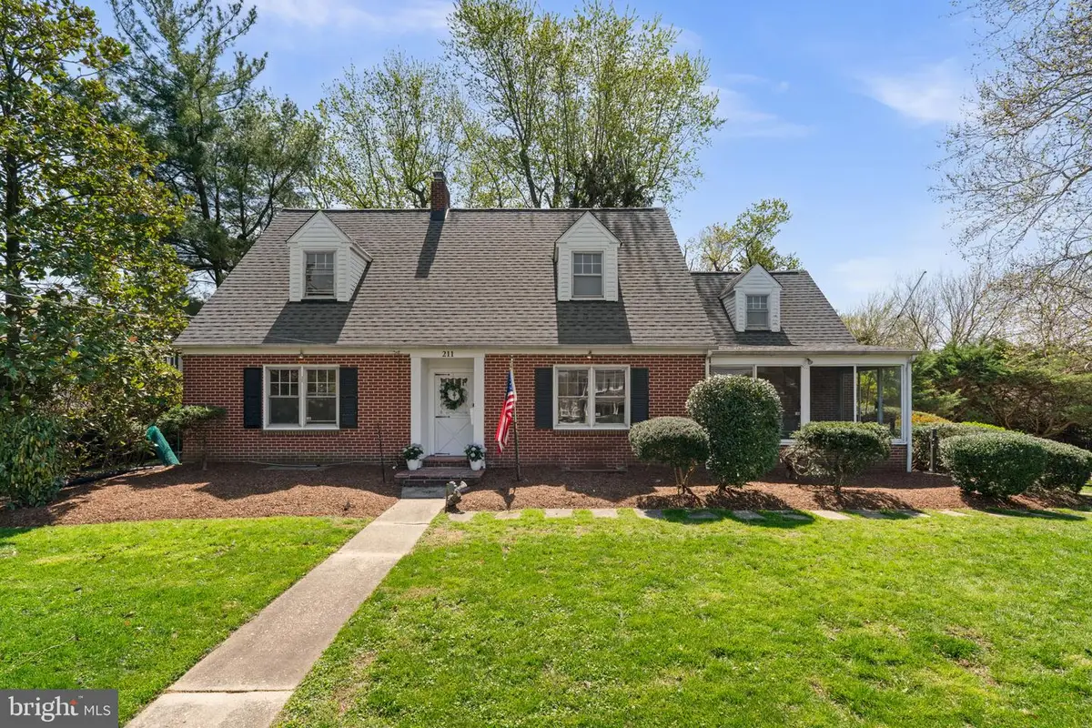 211 W Maple Rd, Linthicum Heights, MD 21090 - #1