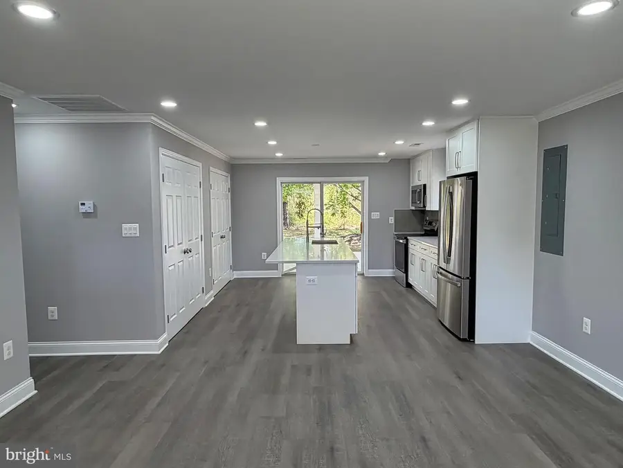 1008 Hilltop Rd, Glen Burnie, MD 21060 - #3