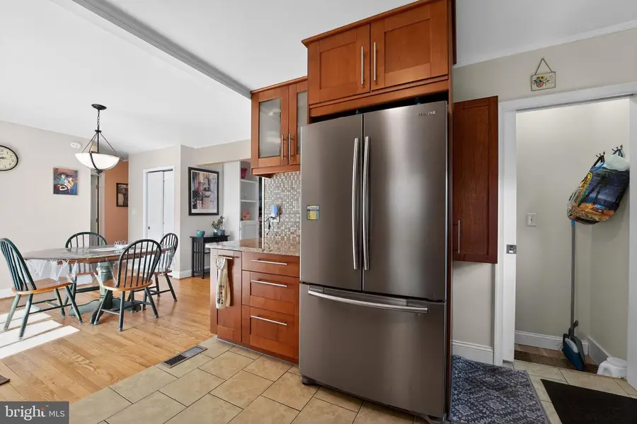 119 Sandy Beach Dr, Pasadena, MD 21122 - #3