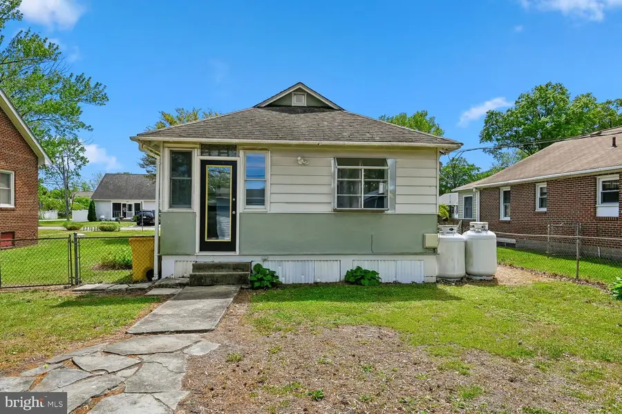 302 Linden Ave, Edgewater, MD 21037 - #3