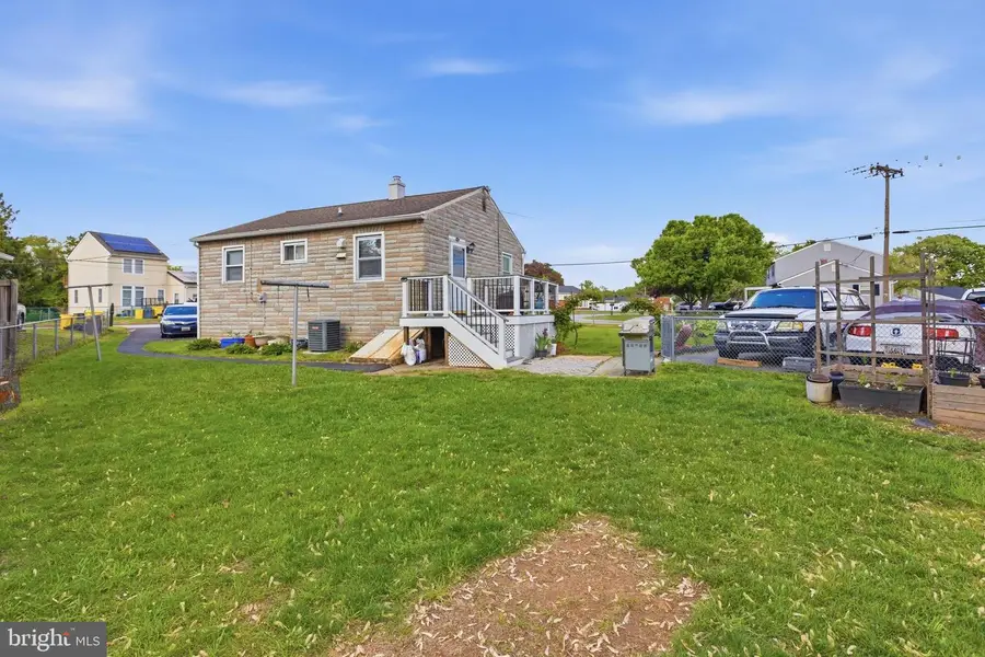 8 Eastern St, Glen Burnie, MD 21061 - #3