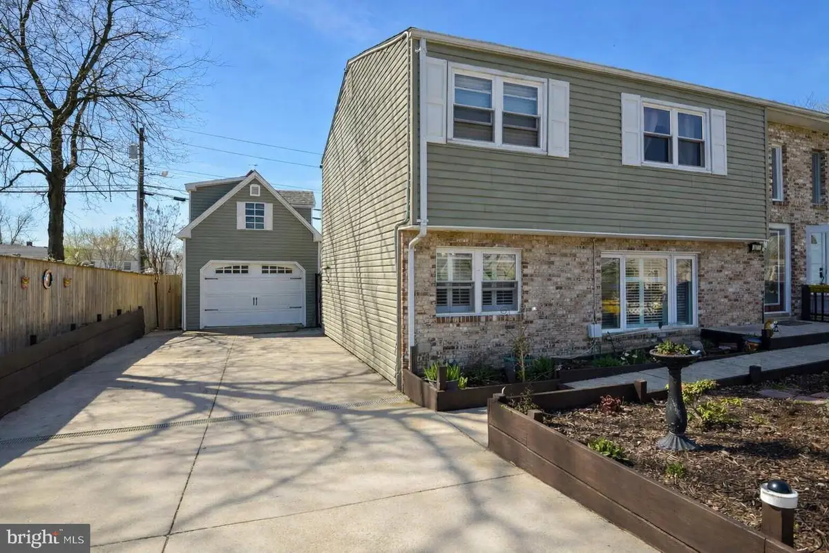 1071 Kings Rd, Pasadena, MD 21122 - #1