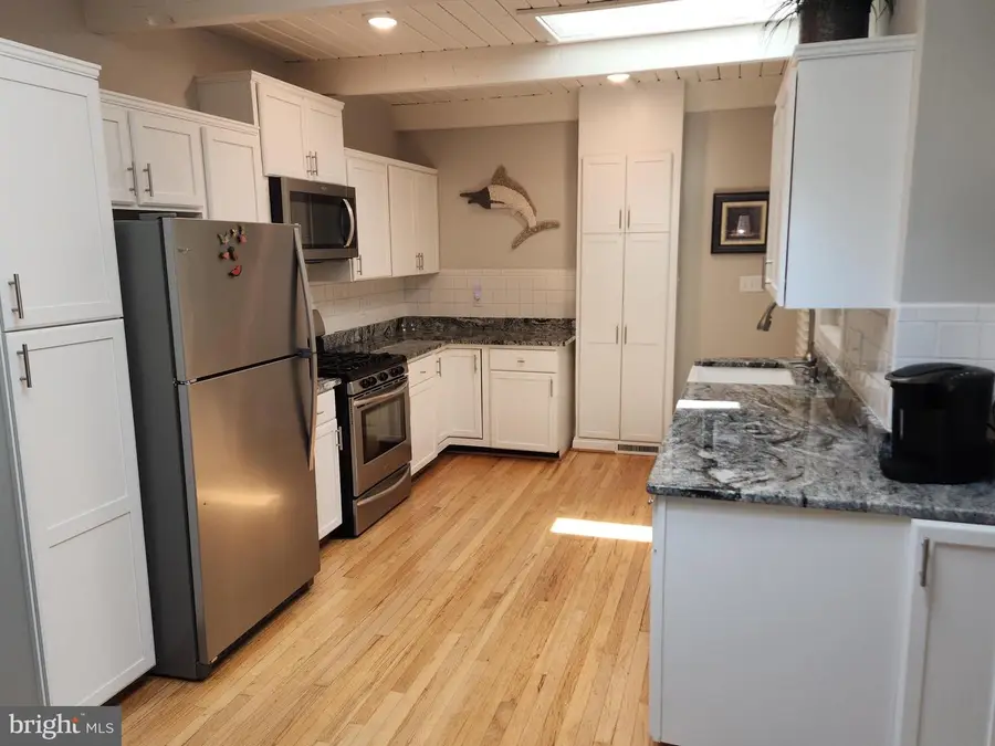 3937 W Shore Dr, Edgewater, MD 21037 - #2