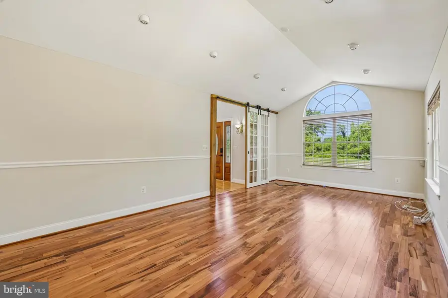 683 Powhatan Beach Rd, Pasadena, MD 21122 - #3