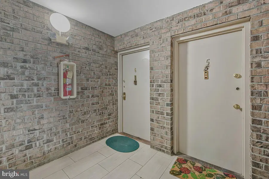 15 Silverwood Cir #6, Annapolis, MD 21403 - #3