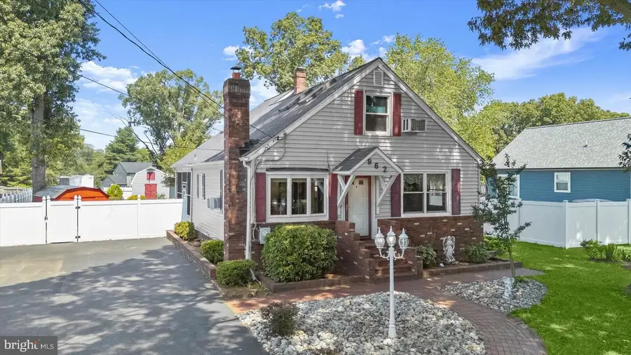 962 Point Pleasant Rd, Glen Burnie, MD 21060 - #2