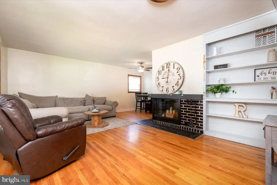 402 Joyce Dr, Glen Burnie, MD 21061 - #2