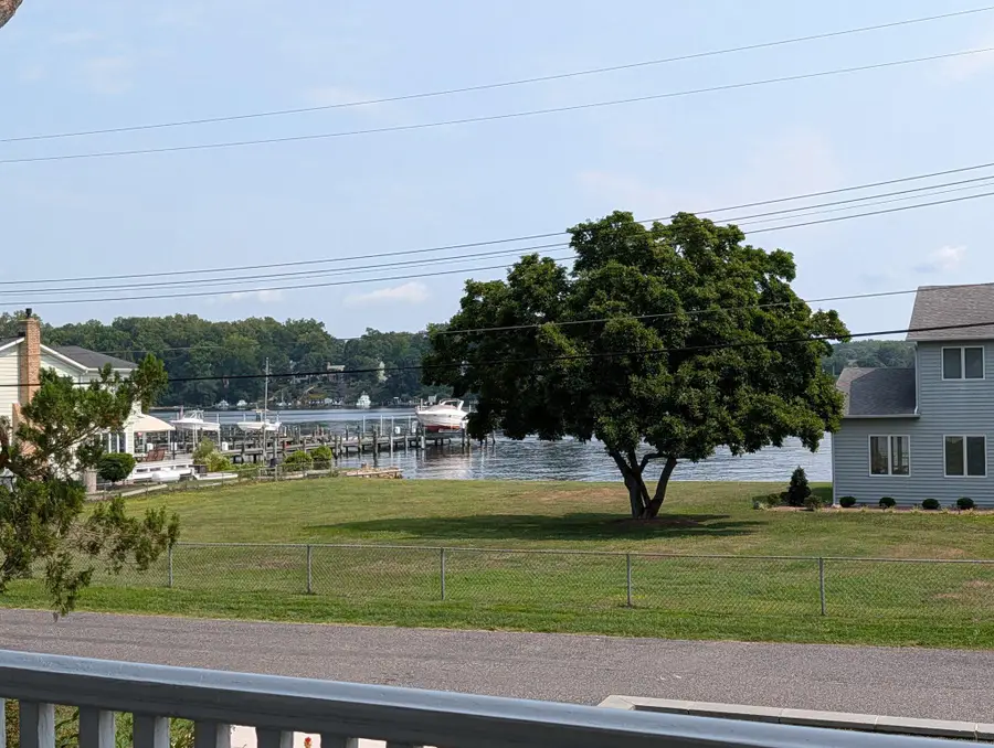 208 Edgewater Dr, Edgewater, MD 21037 - #2