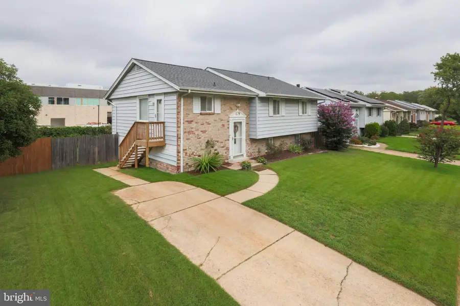 560 Lanny Ct, Millersville, MD 21108 - #2