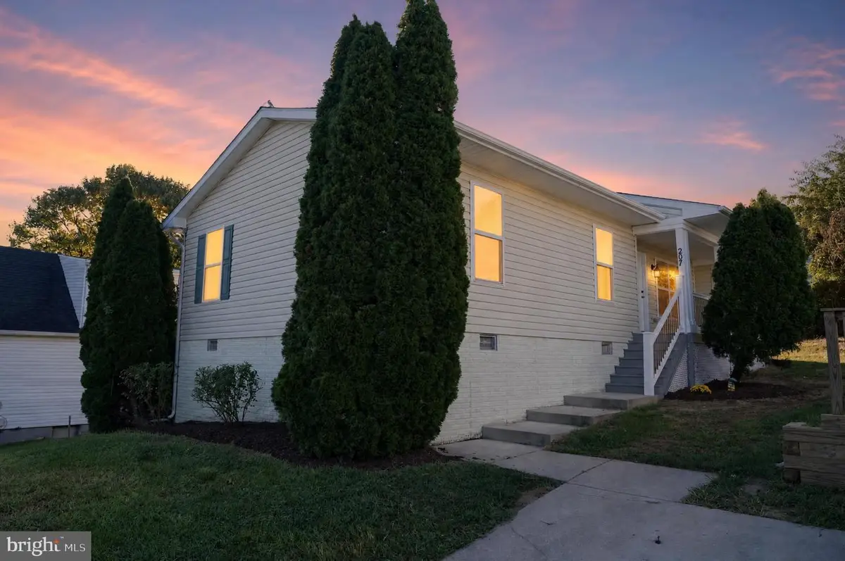 207 Elizabeth Ave, Baltimore, MD 21225 - #1