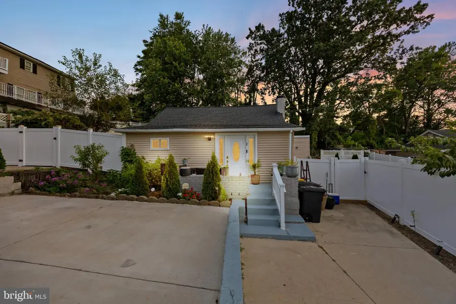 1 Saint Charles Pl, Glen Burnie, MD 21060 - #2