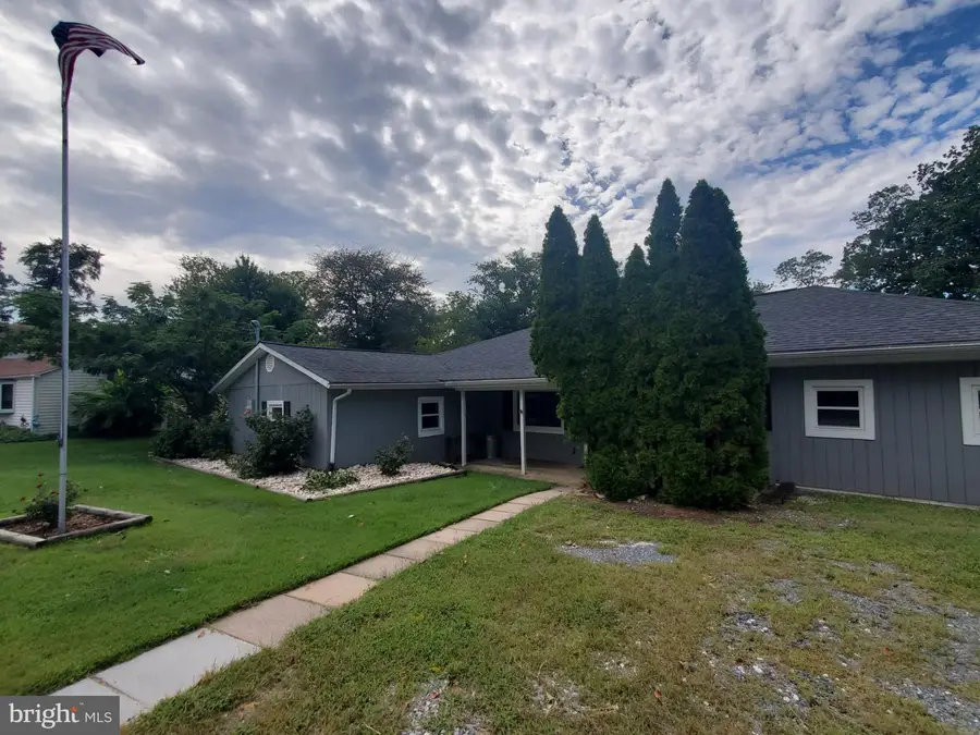 610 Laurel Dr, Pasadena, MD 21122 - #2