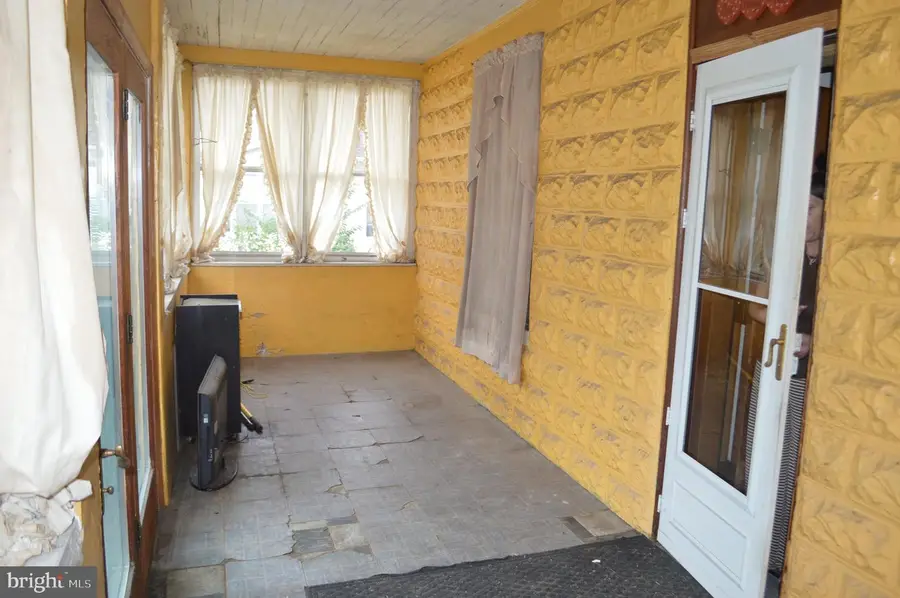 118 W Edgevale Rd, Brooklyn Park, MD 21225 - #2
