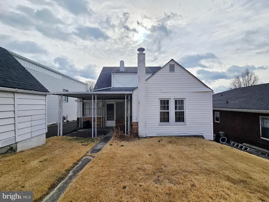 1106 Holland St, Cumberland, MD 21502 - #2