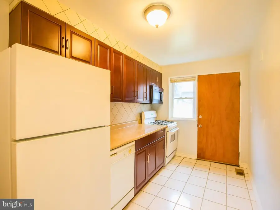 4562 Derby Manor Dr, Baltimore, MD 21215 - Image #2
