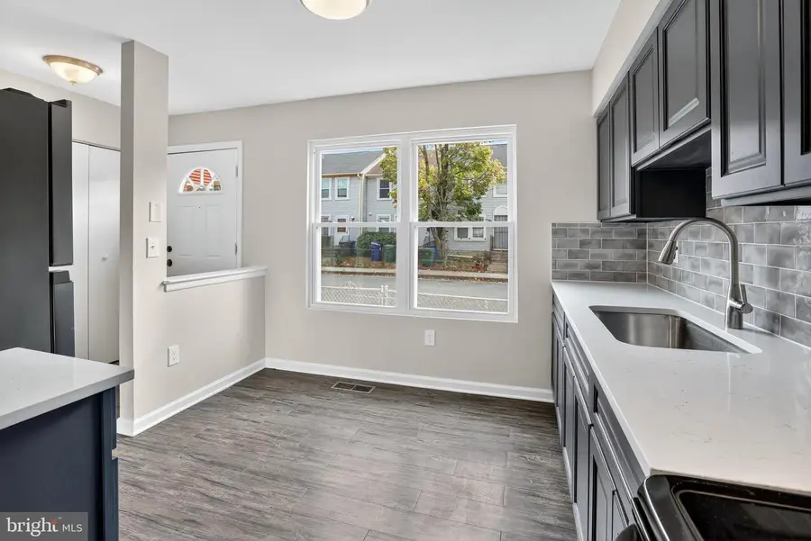 814 Showell Ct, Baltimore, MD 21202 - Image #3