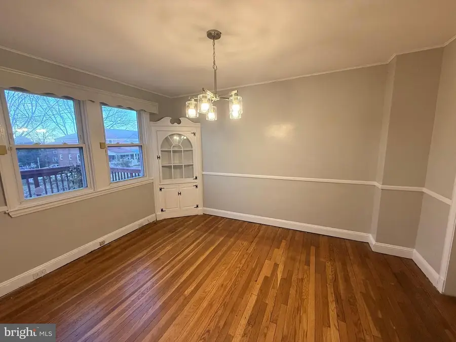 829 N Chapel Gate Ln, Baltimore, MD 21229 - Image #2