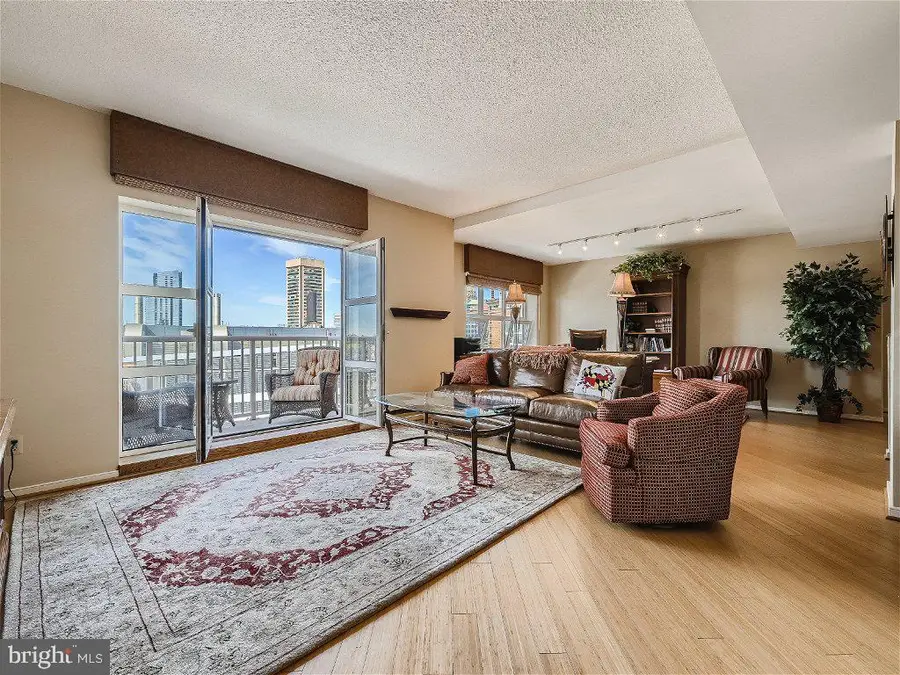 250 President St #806, Baltimore, MD 21202 - Image #2