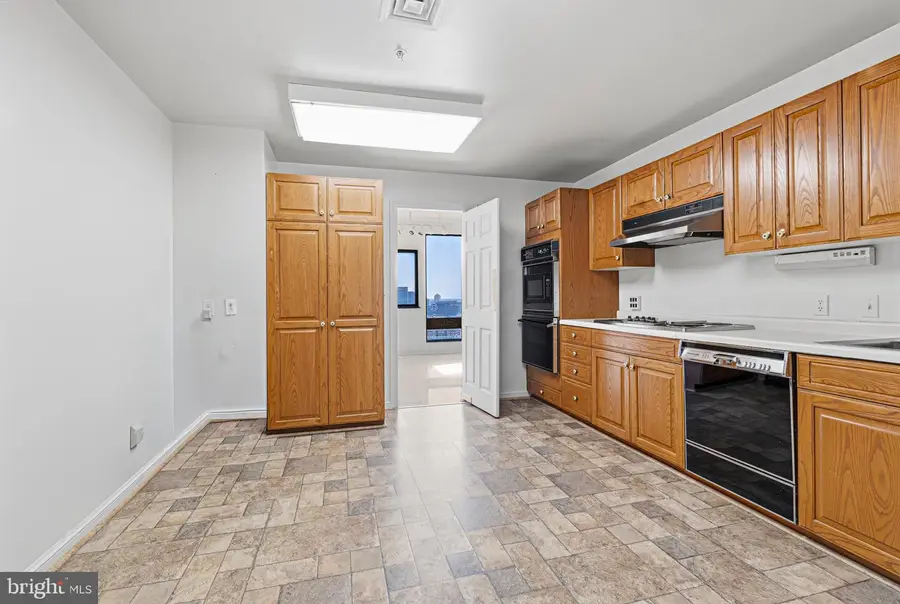 10 E Lee St #1801, Baltimore, MD 21202 - #2