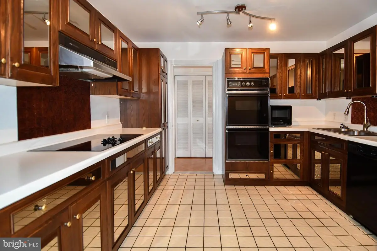 10 E Lee St #809, Baltimore, MD 21202 - #1