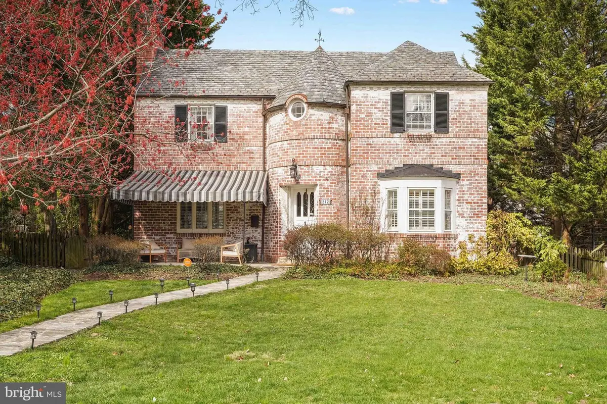 212 Saint Dunstans Rd, Baltimore, MD 21212 - #1