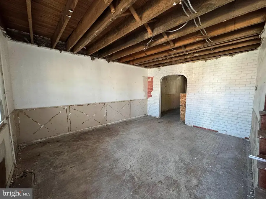 3835 8th St, Baltimore, MD 21225 - #3