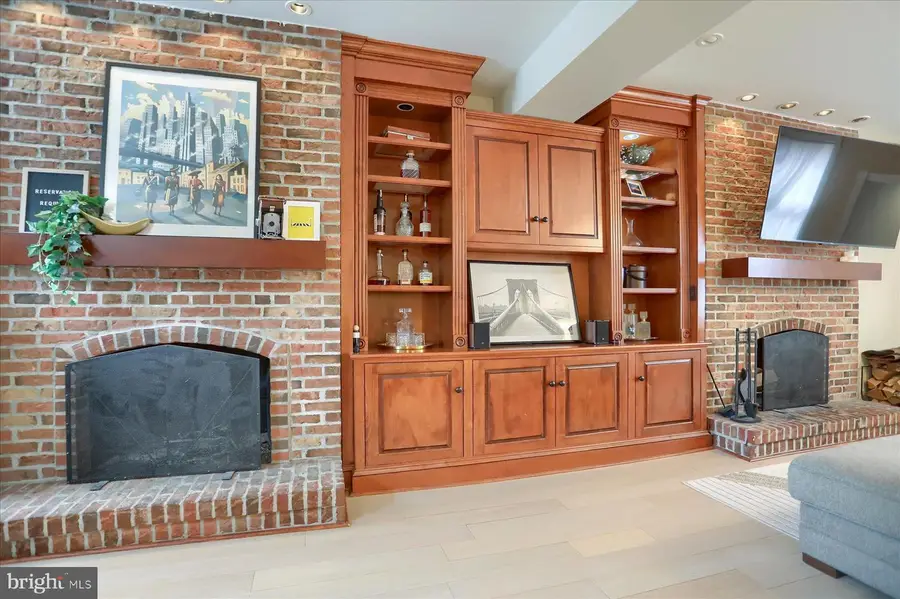 111 Barre St W, Baltimore, MD 21201 - #2