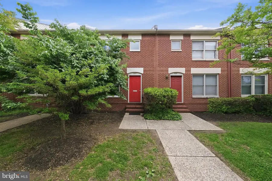 207 Roundhouse Ct, Baltimore, MD 21230 - #2