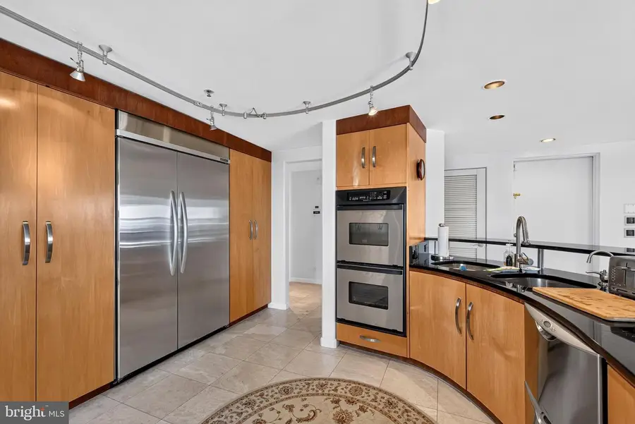 250 President St #1402, Baltimore, MD 21202 - #3