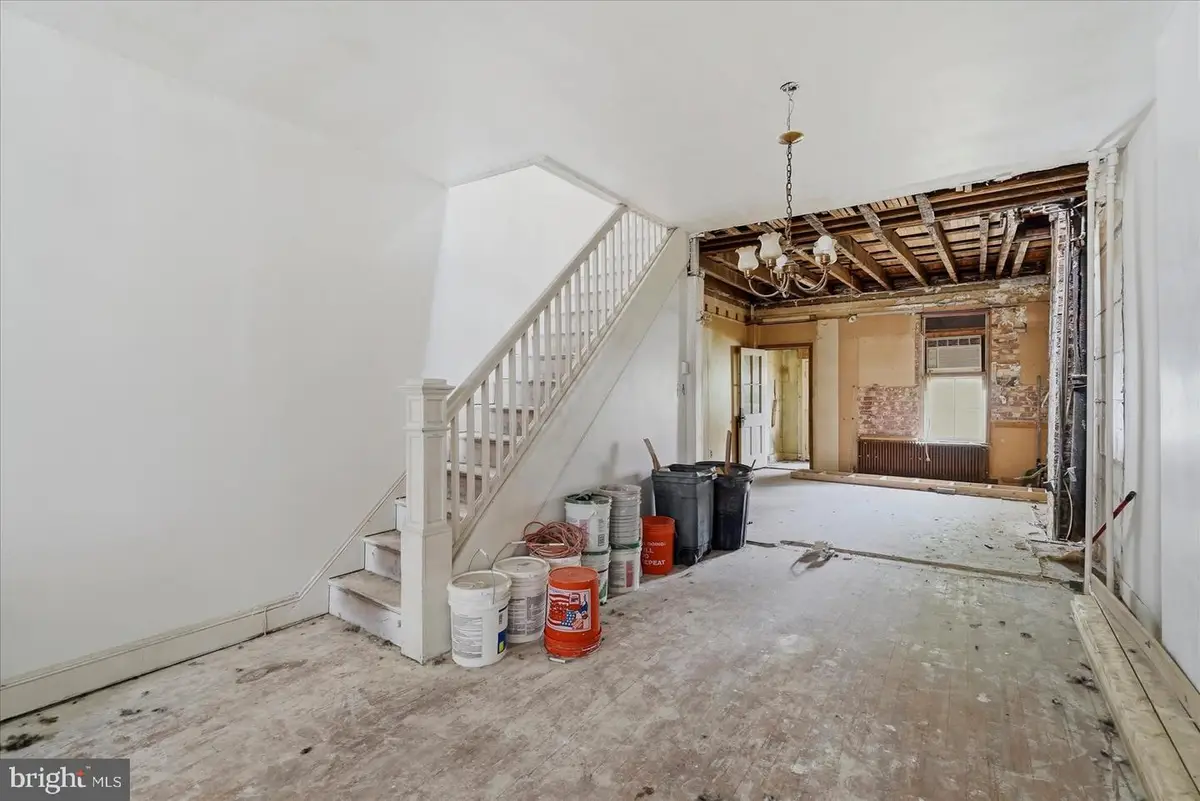 522 E 35th St, Baltimore, MD 21218 - #1