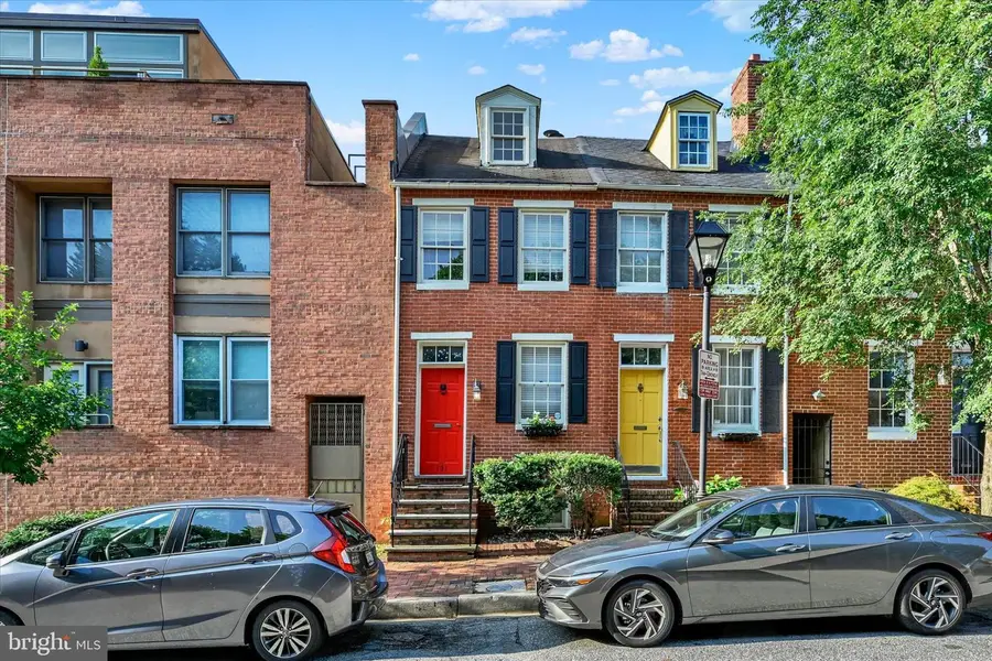 131 W Barre St W, Baltimore, MD 21201 - #2