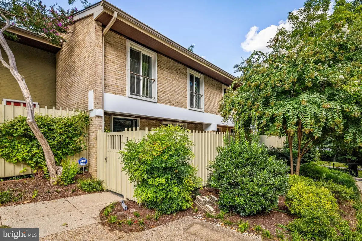 4 Hamlet Hill Rd, Baltimore, MD 21210 - #1