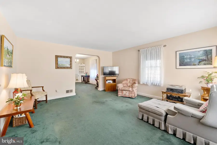 8 Winthrop Ct, Towson, MD 21204 - Image #2