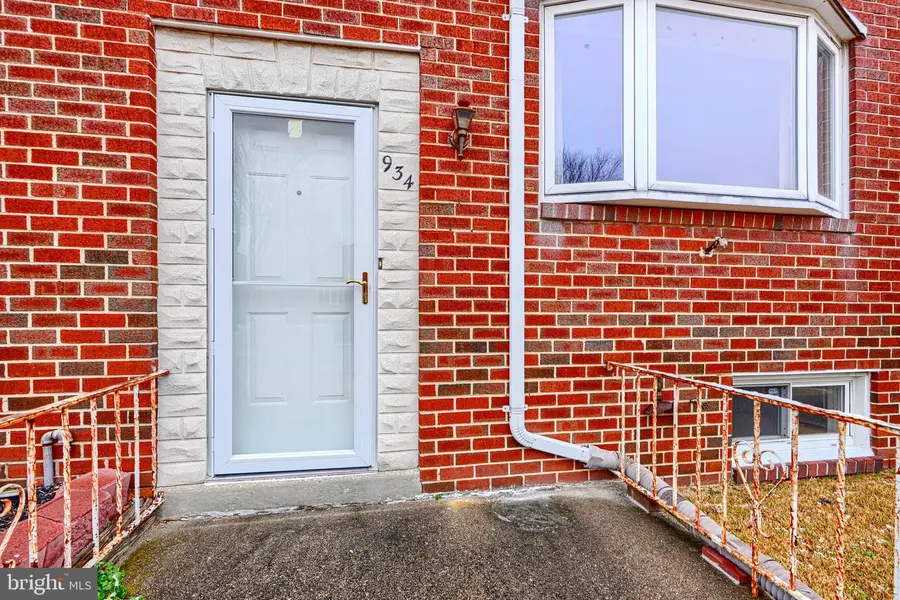 934 Regina Dr, Baltimore, MD 21227 - Image #3