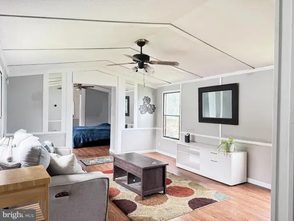 819 Leswood, DUNDALK, MD 21222