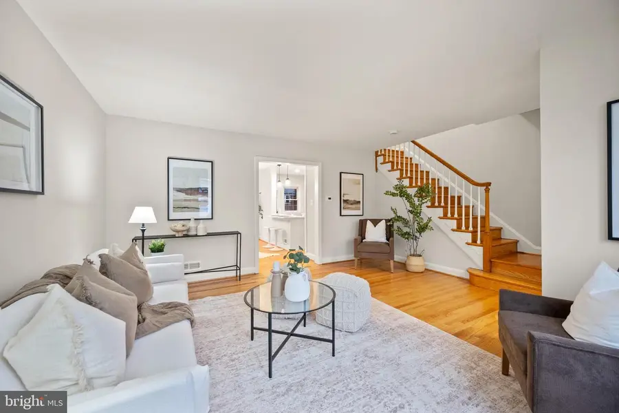 323 Stratford Rd, Baltimore, MD 21228 - Image #2