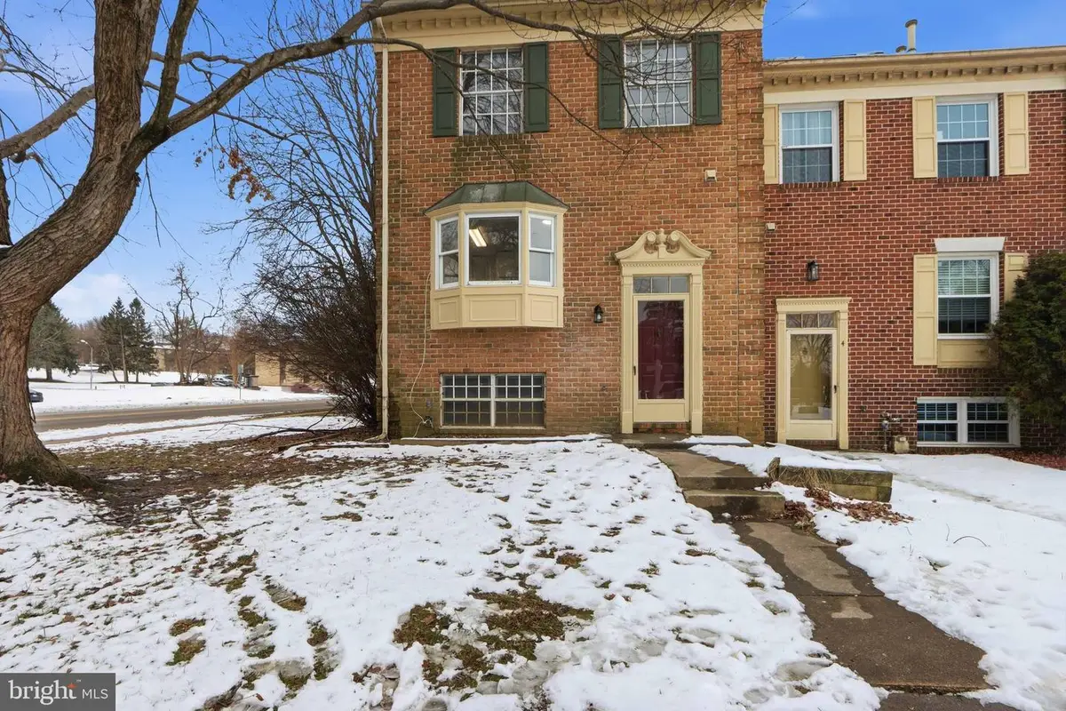 2 Valley Crossing Cir, Cockeysville, MD 21030 - Image #1