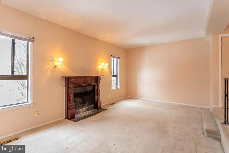 25 Bourbon Ct, Parkville, MD 21234 - #2