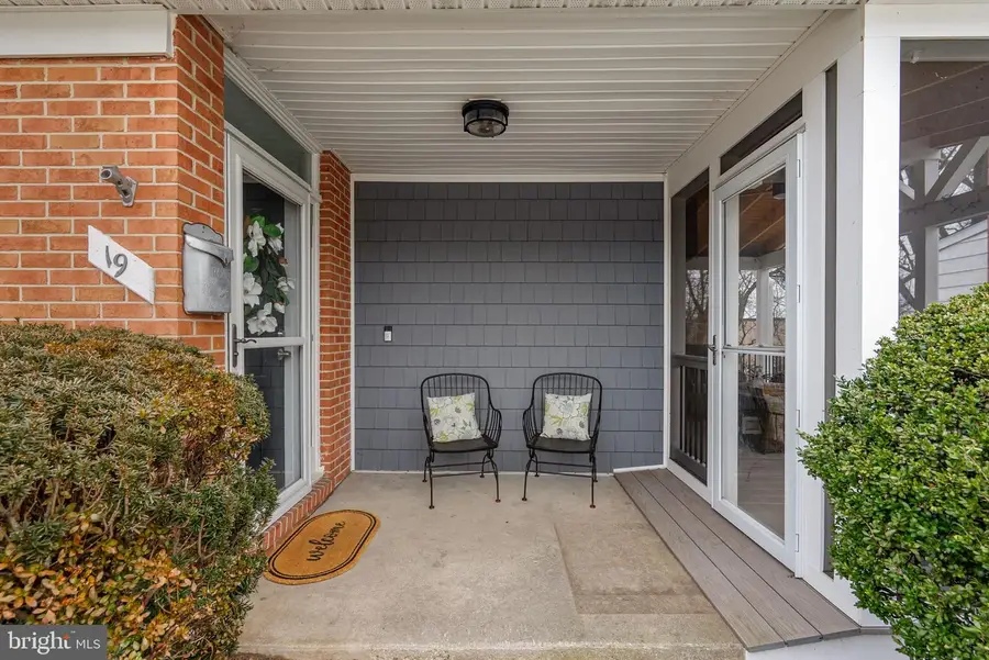 19 Arkla Ct, Catonsville, MD 21228 - #3