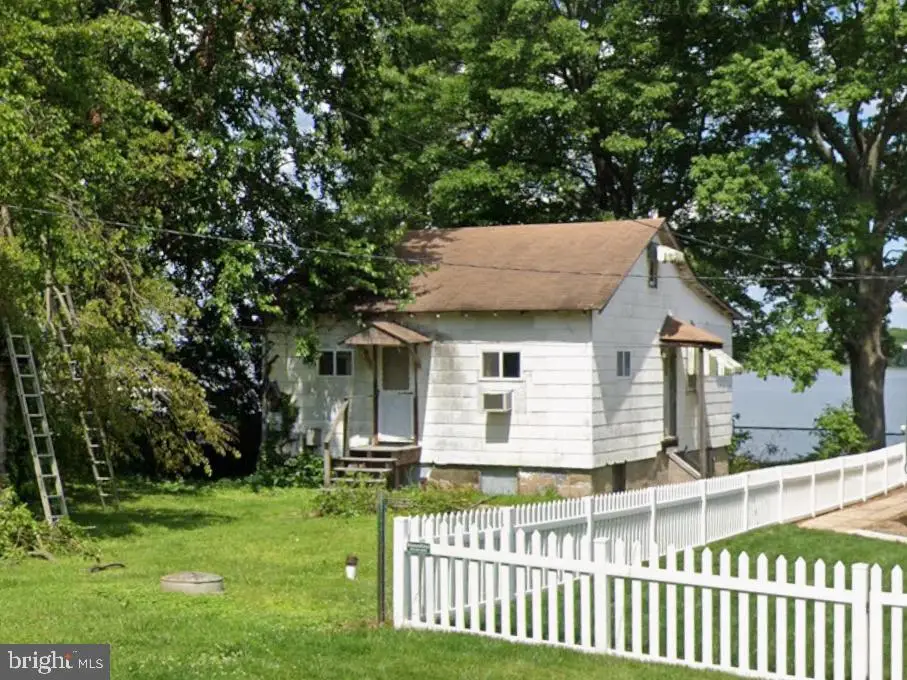 4327 Shore Rd, Baltimore, MD 21219 - #1