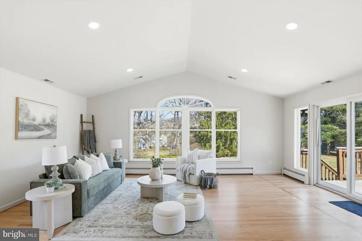 704 Chapel Ridge Rd, Lutherville Timonium, MD 21093 - #1