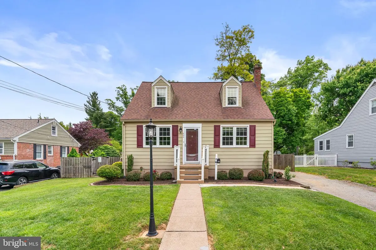 404 Forest Ln, Catonsville, MD 21228 - #1