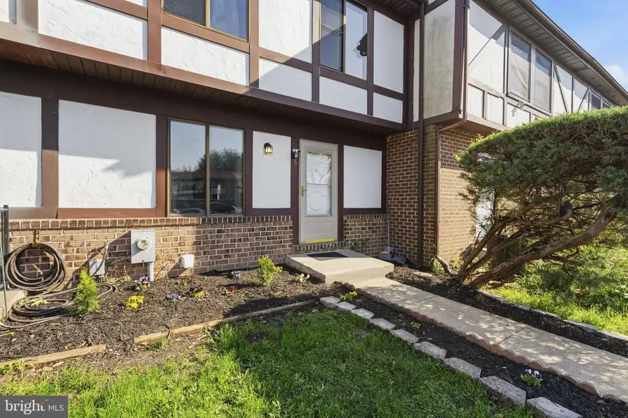 25 Bourbon Ct, Parkville, MD 21234 - #2