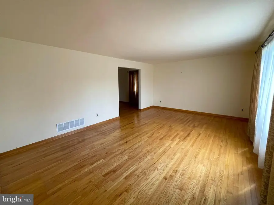 9207 Gardenia Rd, Baltimore, MD 21236 - #3