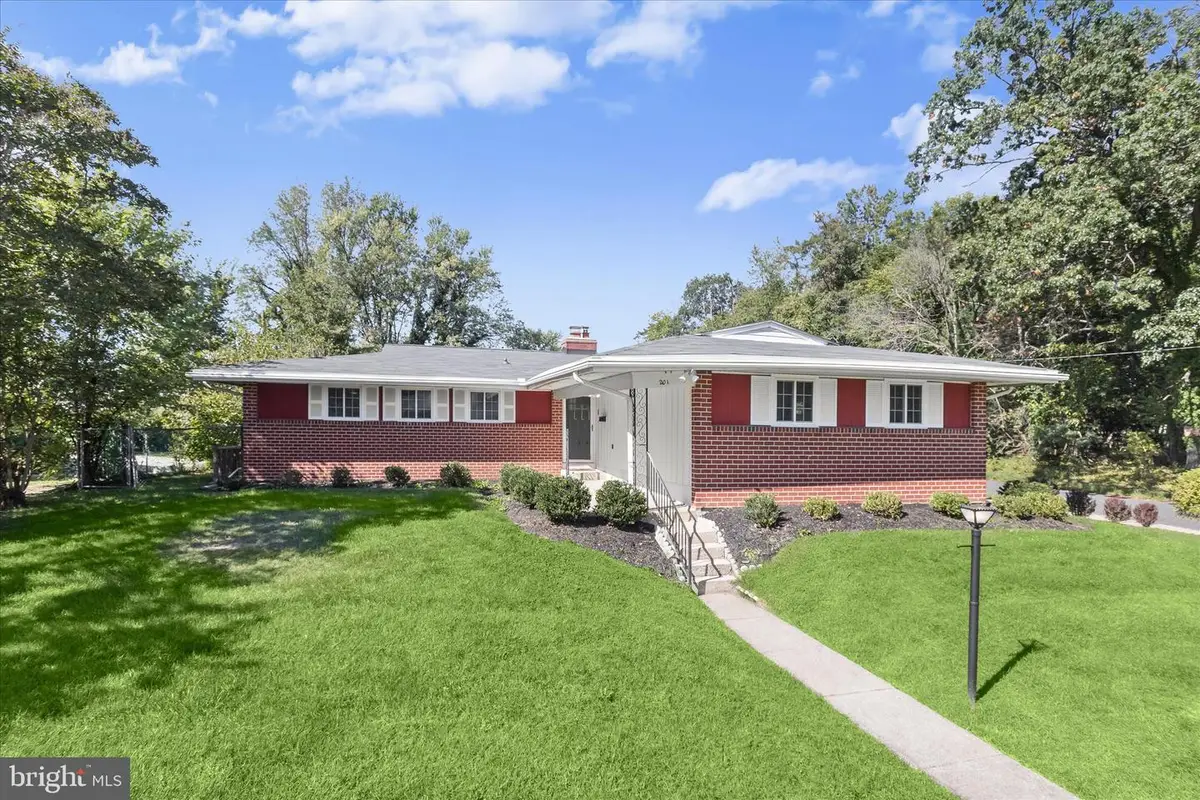 201 Suter Rd, Catonsville, MD 21228 - #1