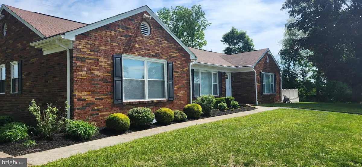 2300 Ravenview Rd, Lutherville Timonium, MD 21093 - #1