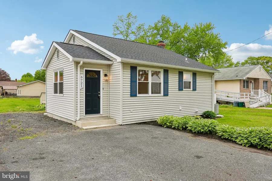 6721 Harewood Park Dr, Middle River, MD 21220 - #2