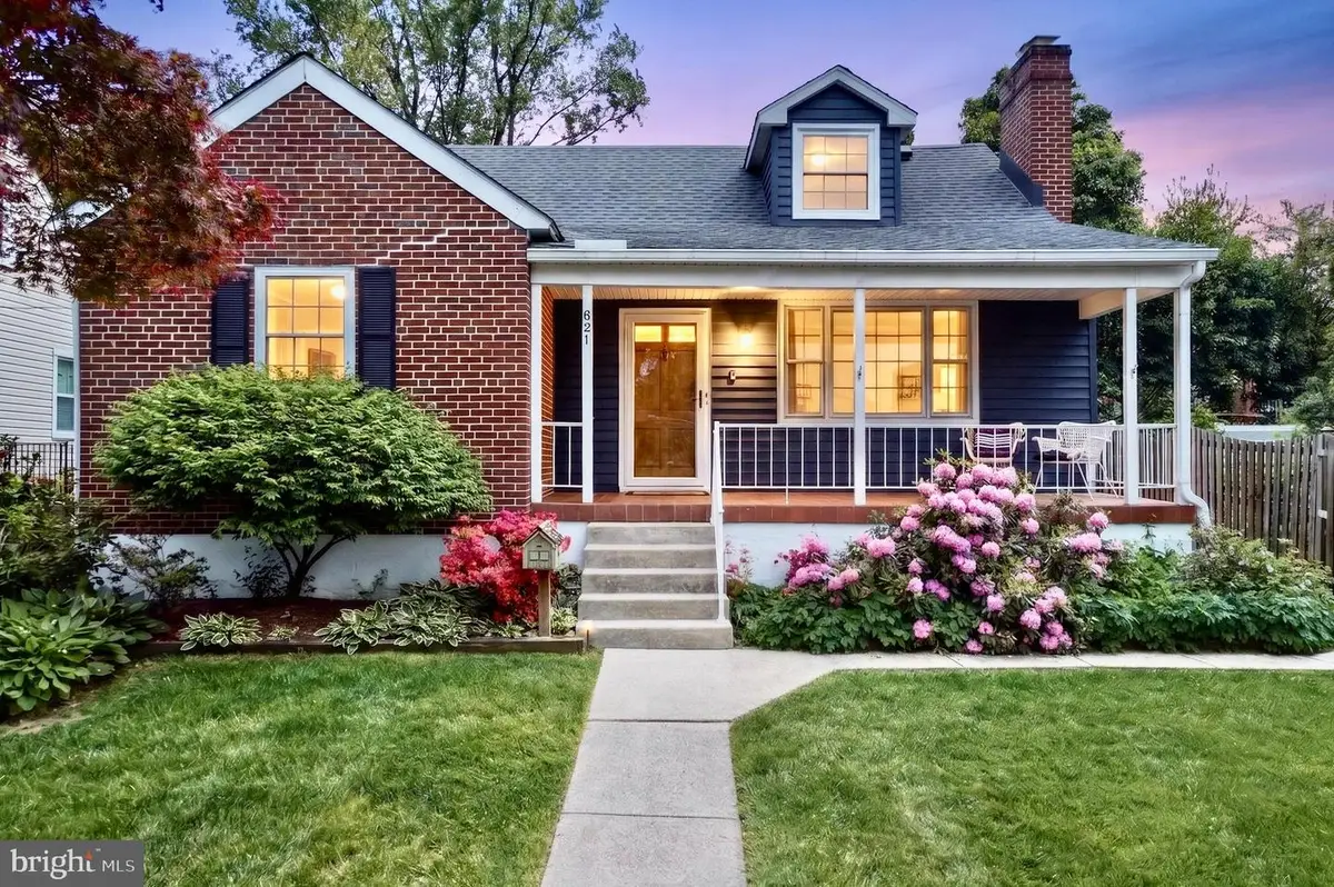 621 Woodsdale Rd, Baltimore, MD 21228 - #1