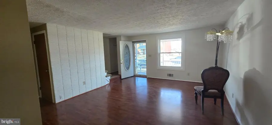 1031 Foxwood Ln, Essex, MD 21221 - #3